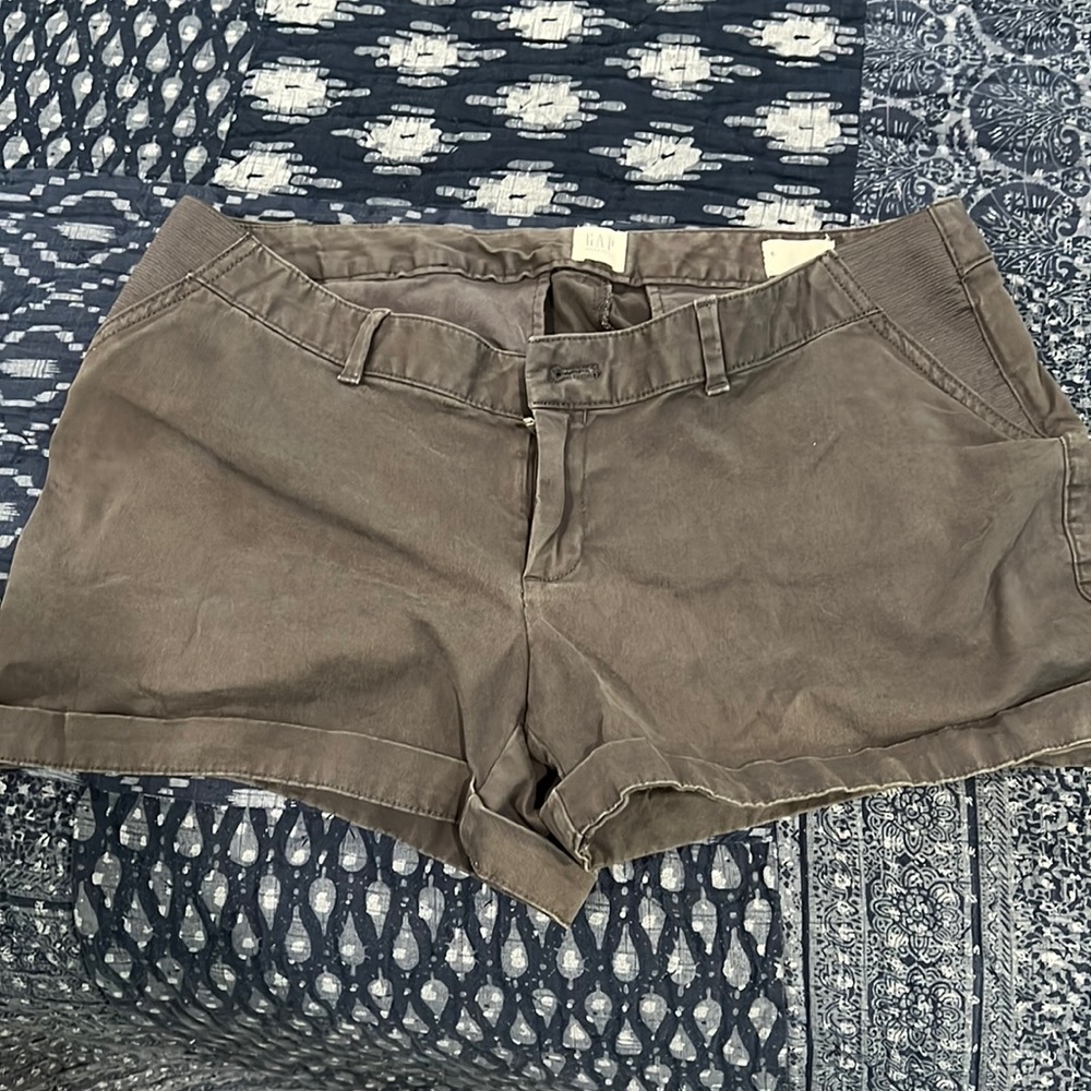 Gap grey maternity shorts